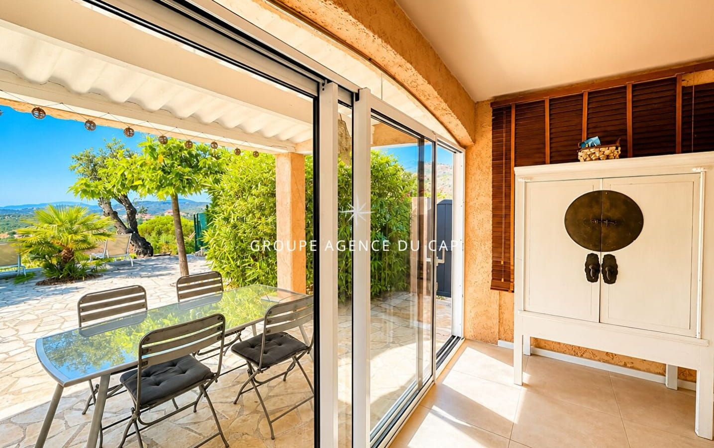A VENDRE AUX ISSAMBRES APPARTEMENT VUE MER SUR LE GOLF DE SAINT-TROPEZ Image 12