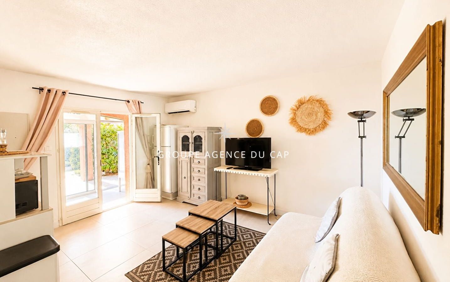 A VENDRE AUX ISSAMBRES APPARTEMENT VUE MER SUR LE GOLF DE SAINT-TROPEZ Image 4