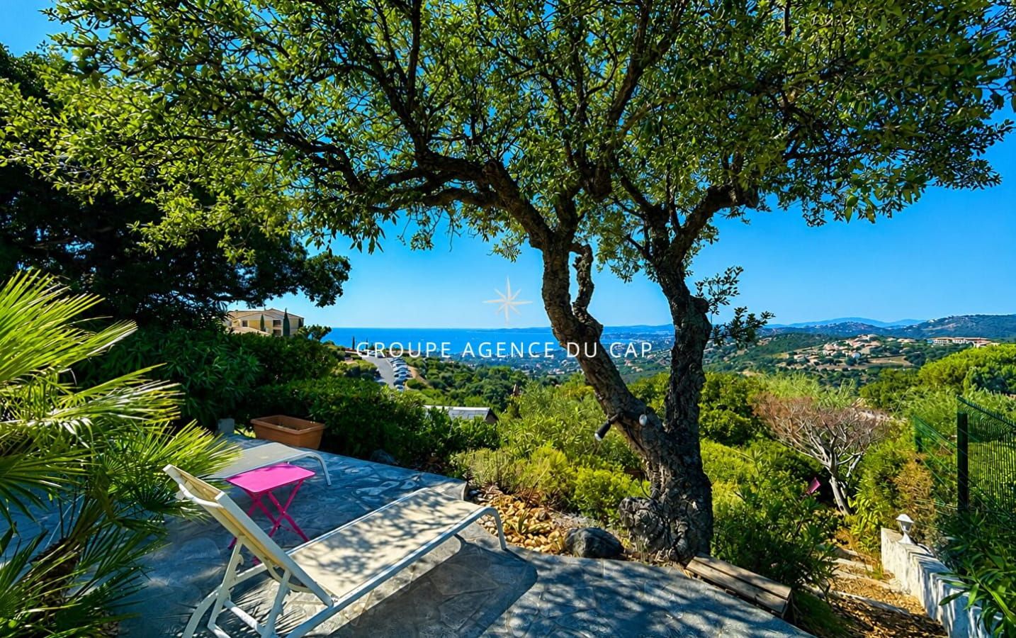 A VENDRE AUX ISSAMBRES APPARTEMENT VUE MER SUR LE GOLF DE SAINT-TROPEZ Image 7