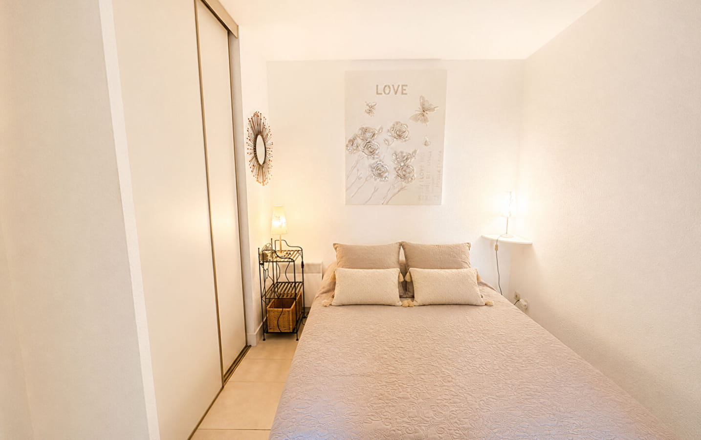 FOR SALE IN LES ISSAMBRES: APARTMENT WITH SEA VIEW OVERLOOKING THE GULF OF SAINT-TROPEZ Image 10