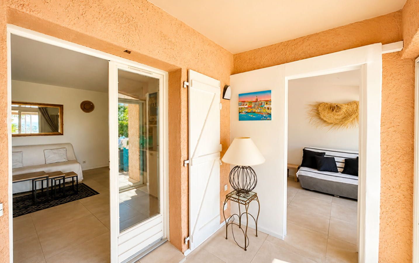 FOR SALE IN LES ISSAMBRES: APARTMENT WITH SEA VIEW OVERLOOKING THE GULF OF SAINT-TROPEZ Image 7