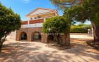 LES ISSAMBRES VILLA DE PLAIN PIED AVEC PISCINE POOL HOUSE ET GARAGE Min 2