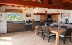 LES ISSAMBRES VILLA DE PLAIN PIED AVEC PISCINE POOL HOUSE ET GARAGE Min 6