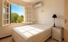 LES ISSAMBRES VILLA DE PLAIN PIED AVEC PISCINE POOL HOUSE ET GARAGE Min 9