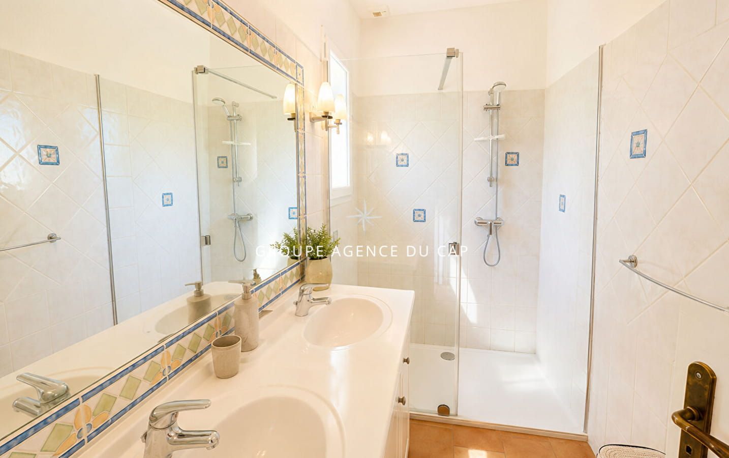 A VENDRE – VILLA DE 150M² AVEC VUE MER PANORAMIQUE  4 CHAMBRES ET GARAGE AUX ISSAMBRES Image 13
