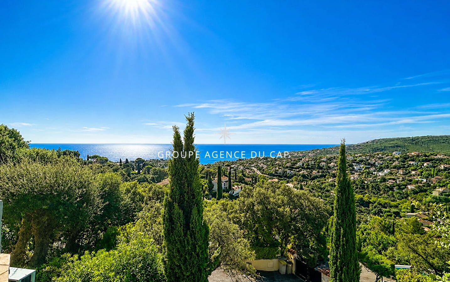 A VENDRE – VILLA DE 150M² AVEC VUE MER PANORAMIQUE  4 CHAMBRES ET GARAGE AUX ISSAMBRES Image 0