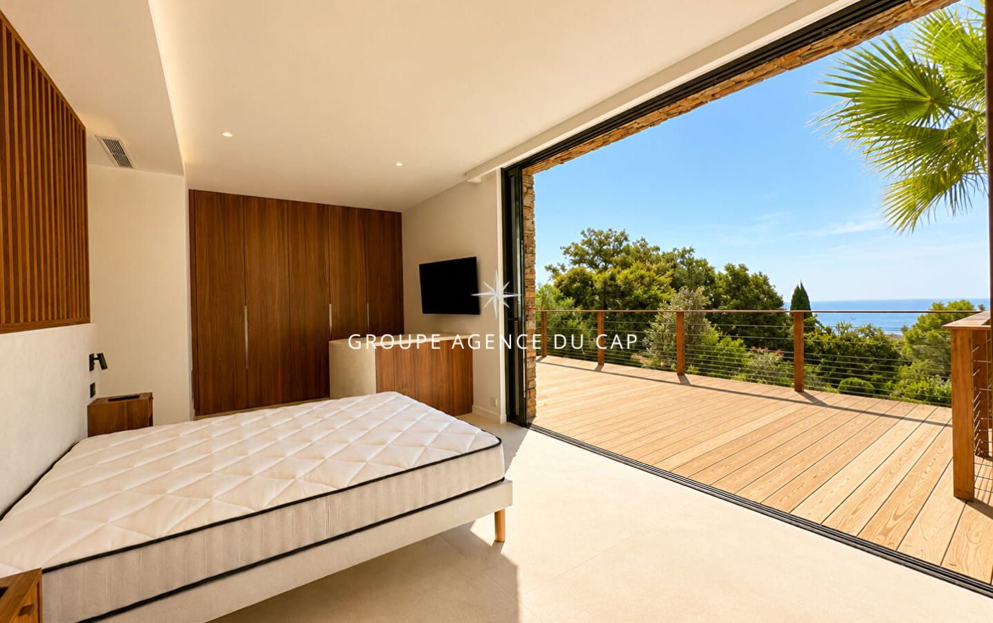VILLA CONTEMPORAINE NEUVE, 5 CHAMBRES SUITES, GARAGE 75M², PARKING, VUE MER PANORAMIQUE ST TROPEZ, SAINTE-MAXIME Image 10