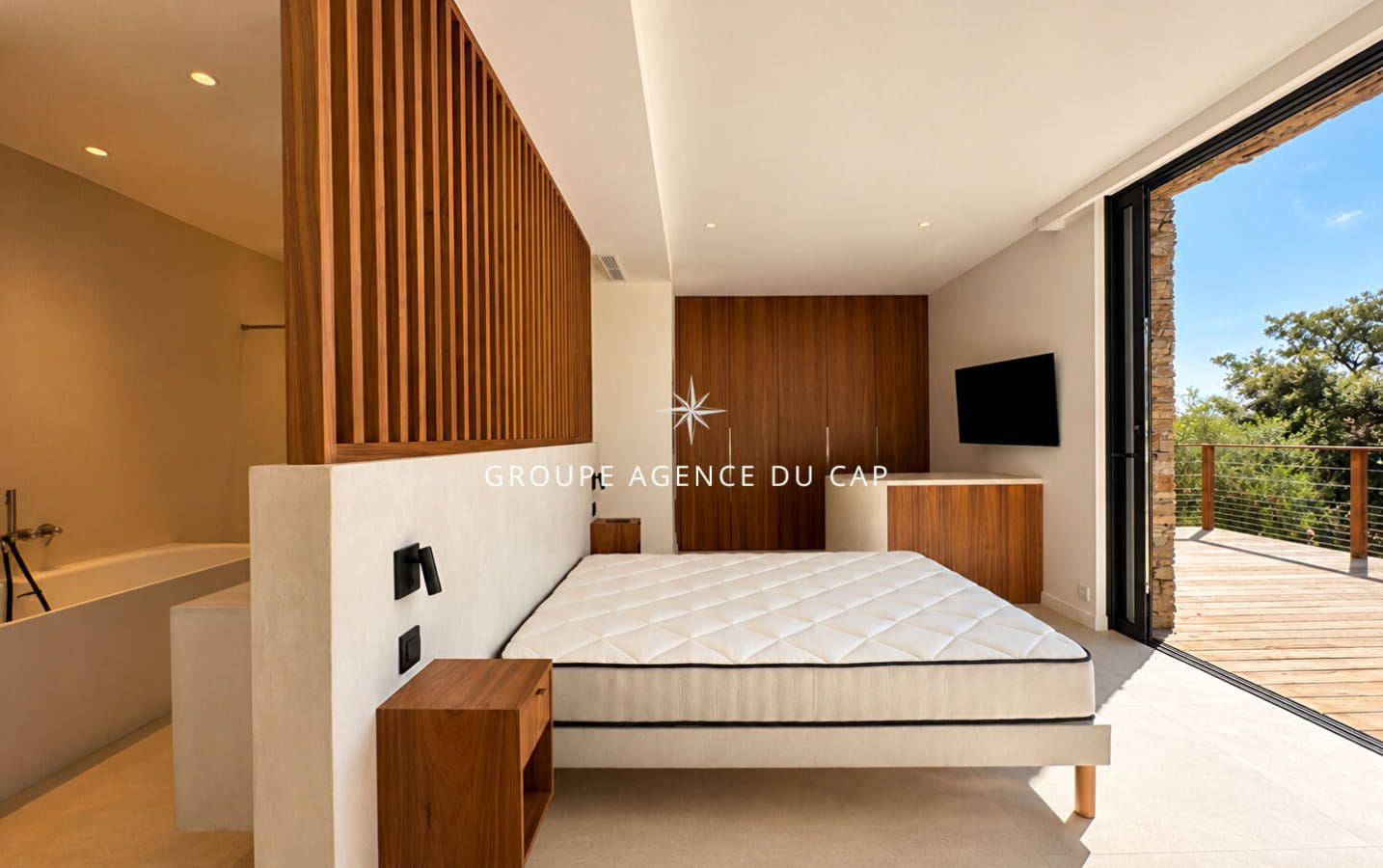 VILLA CONTEMPORAINE NEUVE, 5 CHAMBRES SUITES, GARAGE 75M², PARKING, VUE MER PANORAMIQUE ST TROPEZ, SAINTE-MAXIME Image 11