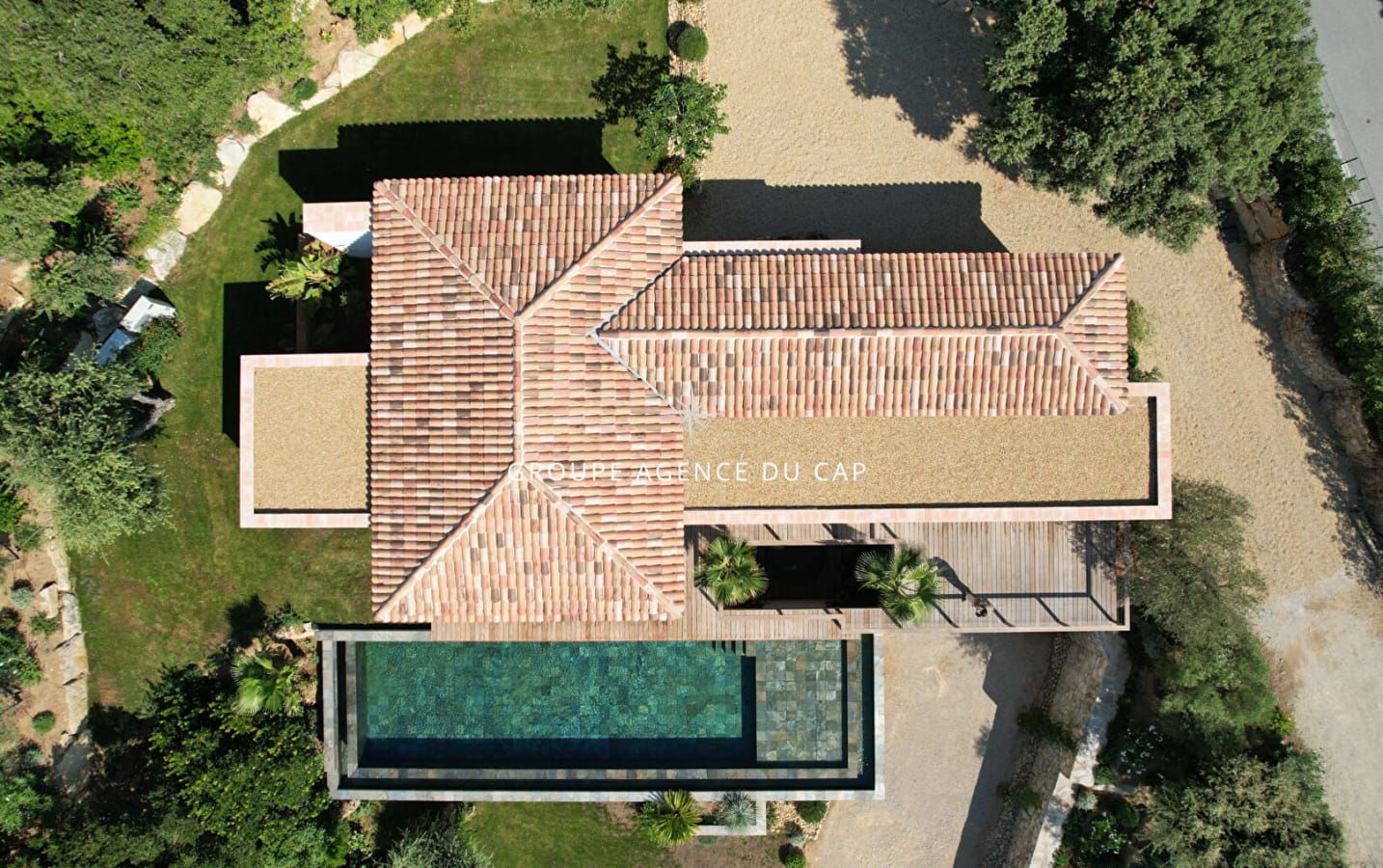 VILLA CONTEMPORAINE NEUVE, 5 CHAMBRES SUITES, GARAGE 75M², PARKING, VUE MER PANORAMIQUE ST TROPEZ, SAINTE-MAXIME Image 13