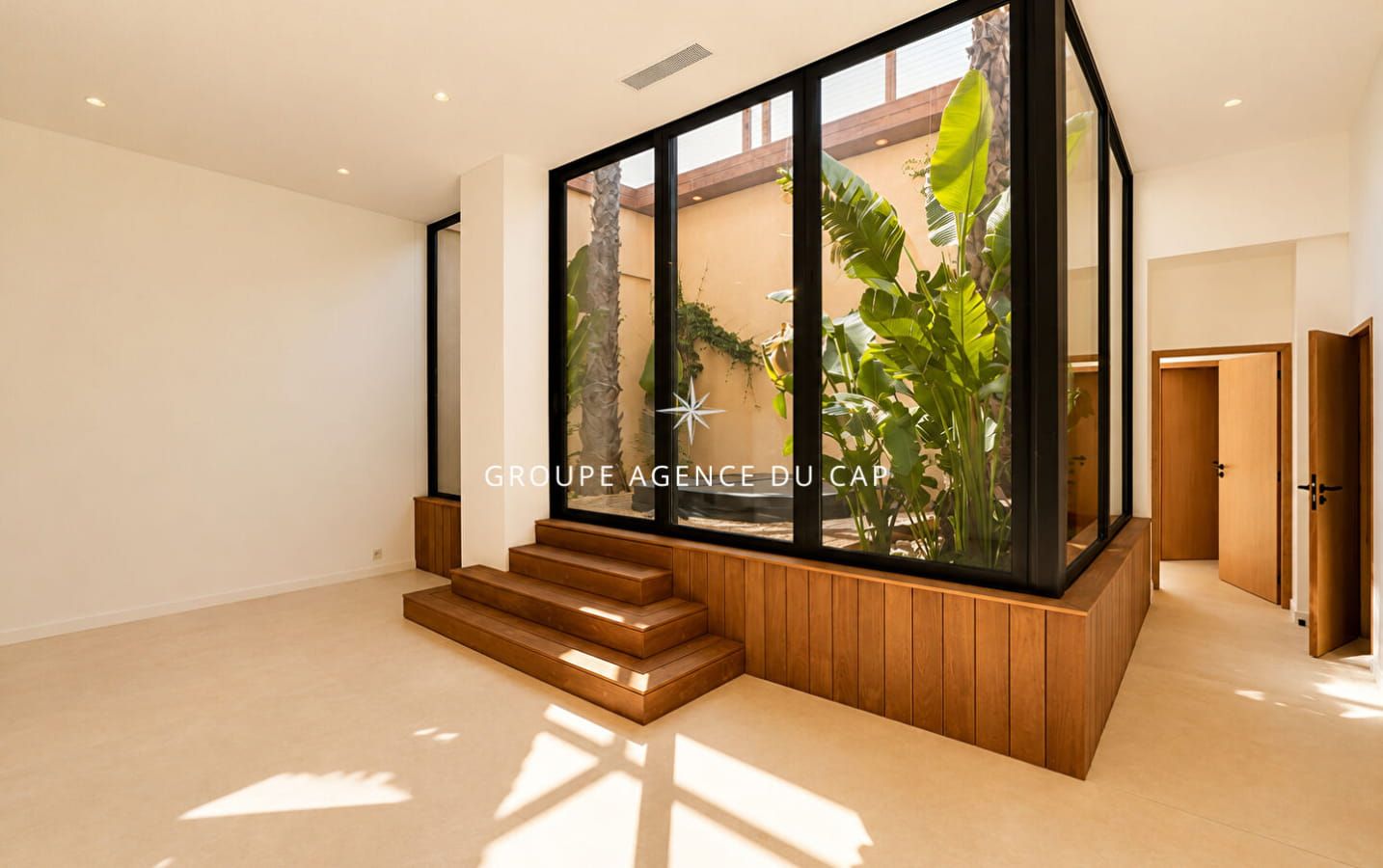 VILLA CONTEMPORAINE NEUVE, 5 CHAMBRES SUITES, GARAGE 75M², PARKING, VUE MER PANORAMIQUE ST TROPEZ, SAINTE-MAXIME Image 8
