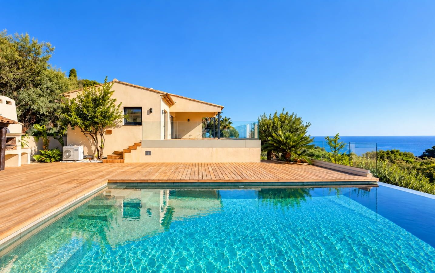SAINTE-MAXIME  VILLA CONTEMPORAINE RÉNOVÉE AVEC VUE MER PANORAMIQUE Image 1