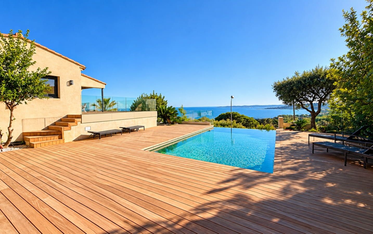 SAINTE-MAXIME  VILLA CONTEMPORAINE RÉNOVÉE AVEC VUE MER PANORAMIQUE Image 15
