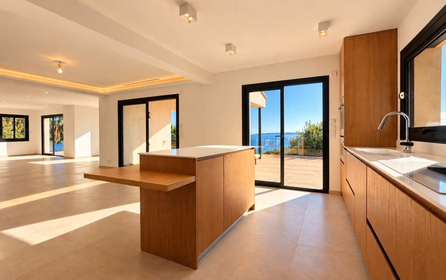 SAINTE-MAXIME  VILLA CONTEMPORAINE RÉNOVÉE AVEC VUE MER PANORAMIQUE Image 7
