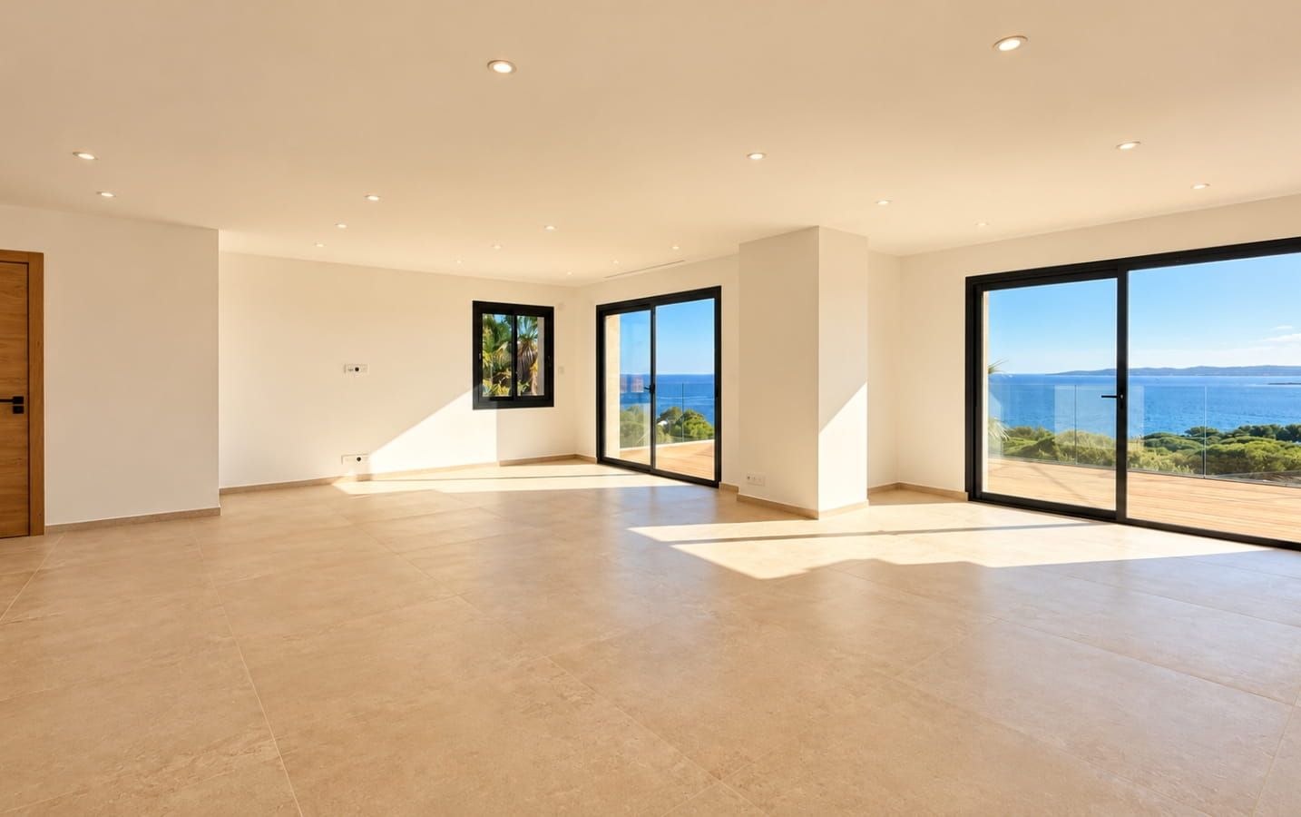 SAINTE-MAXIME  VILLA CONTEMPORAINE RÉNOVÉE AVEC VUE MER PANORAMIQUE Image 8